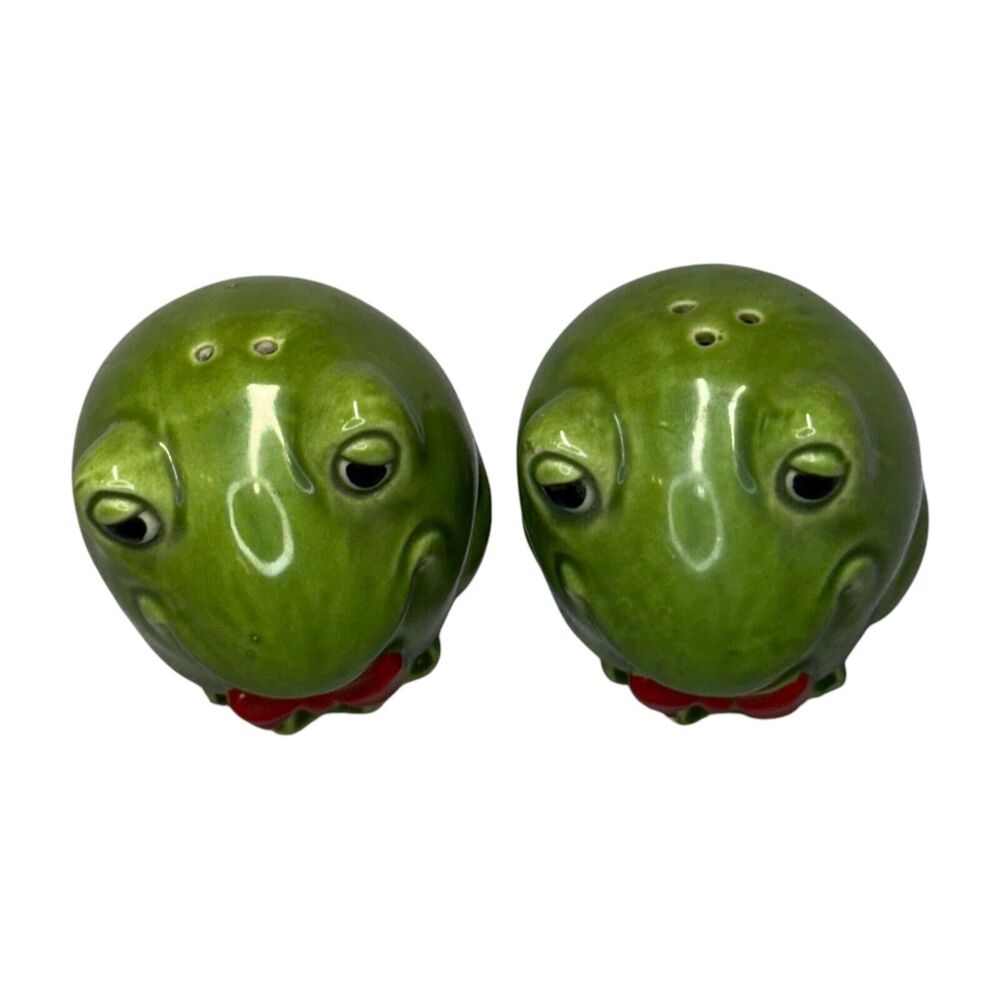 Vintage Pair of Green Happy Frog with Bowtie Salt & Pepper Shakers Ceramic - Picture 2 of 6